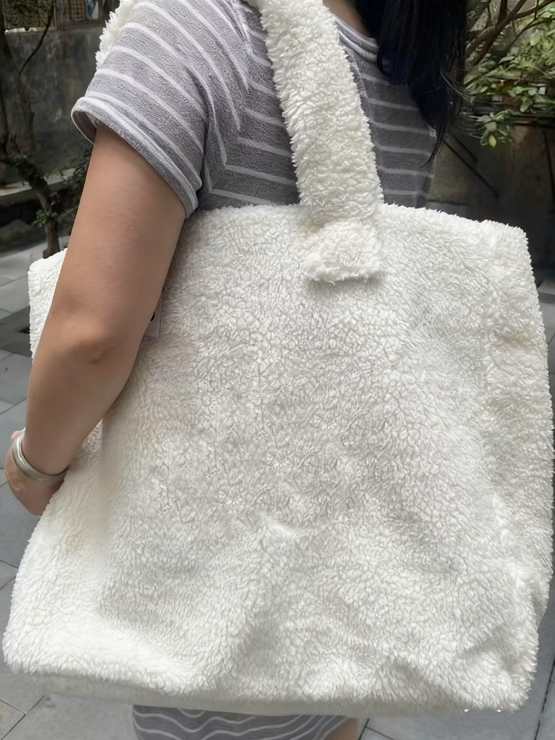 624# A Women Plush Bag