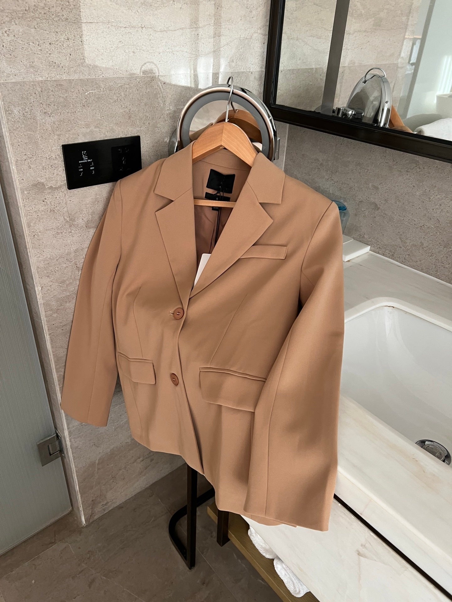 1302# A Women Medium And LAong Suit Jacket