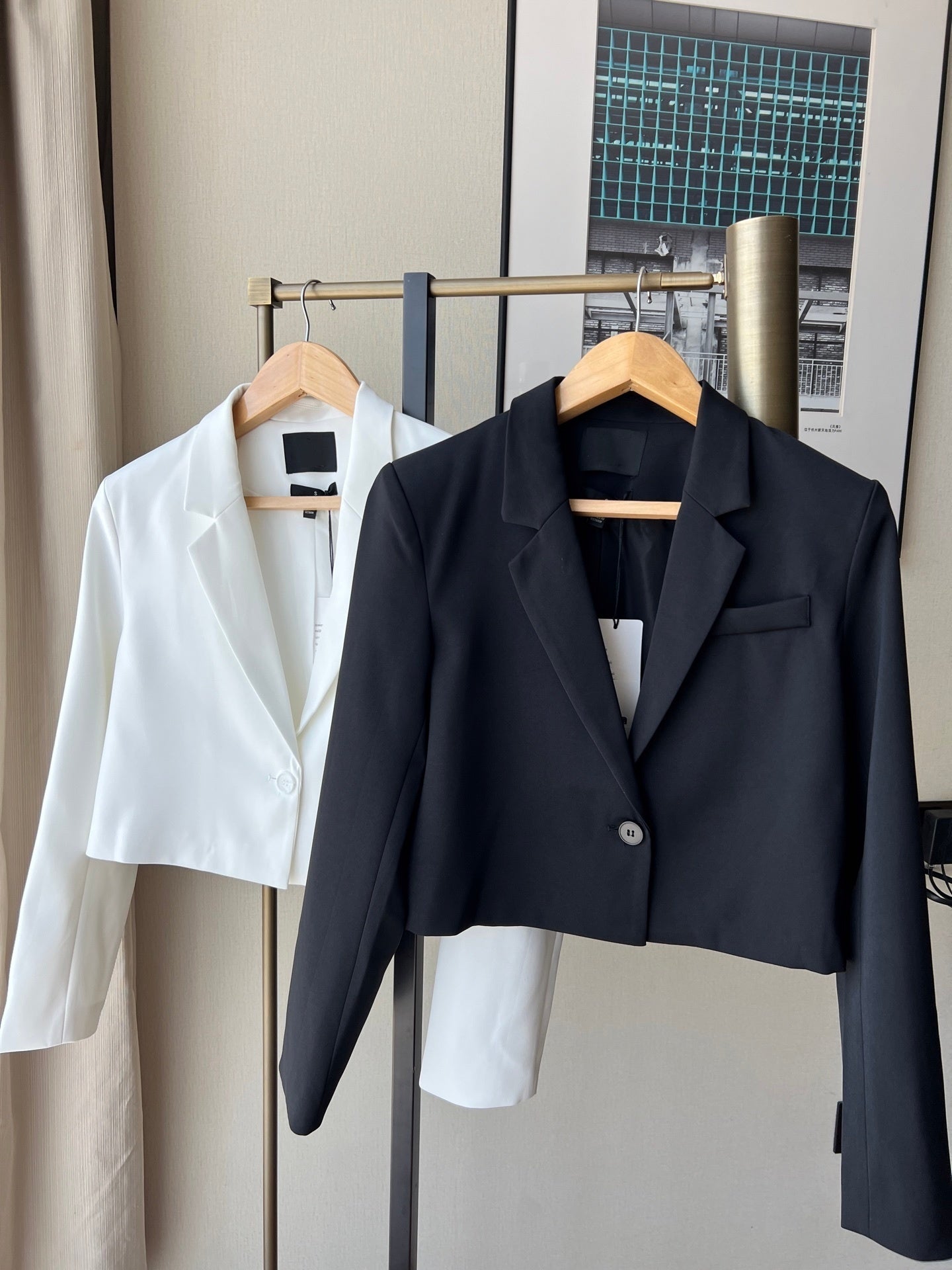 1300# A  Women Short Suit Top