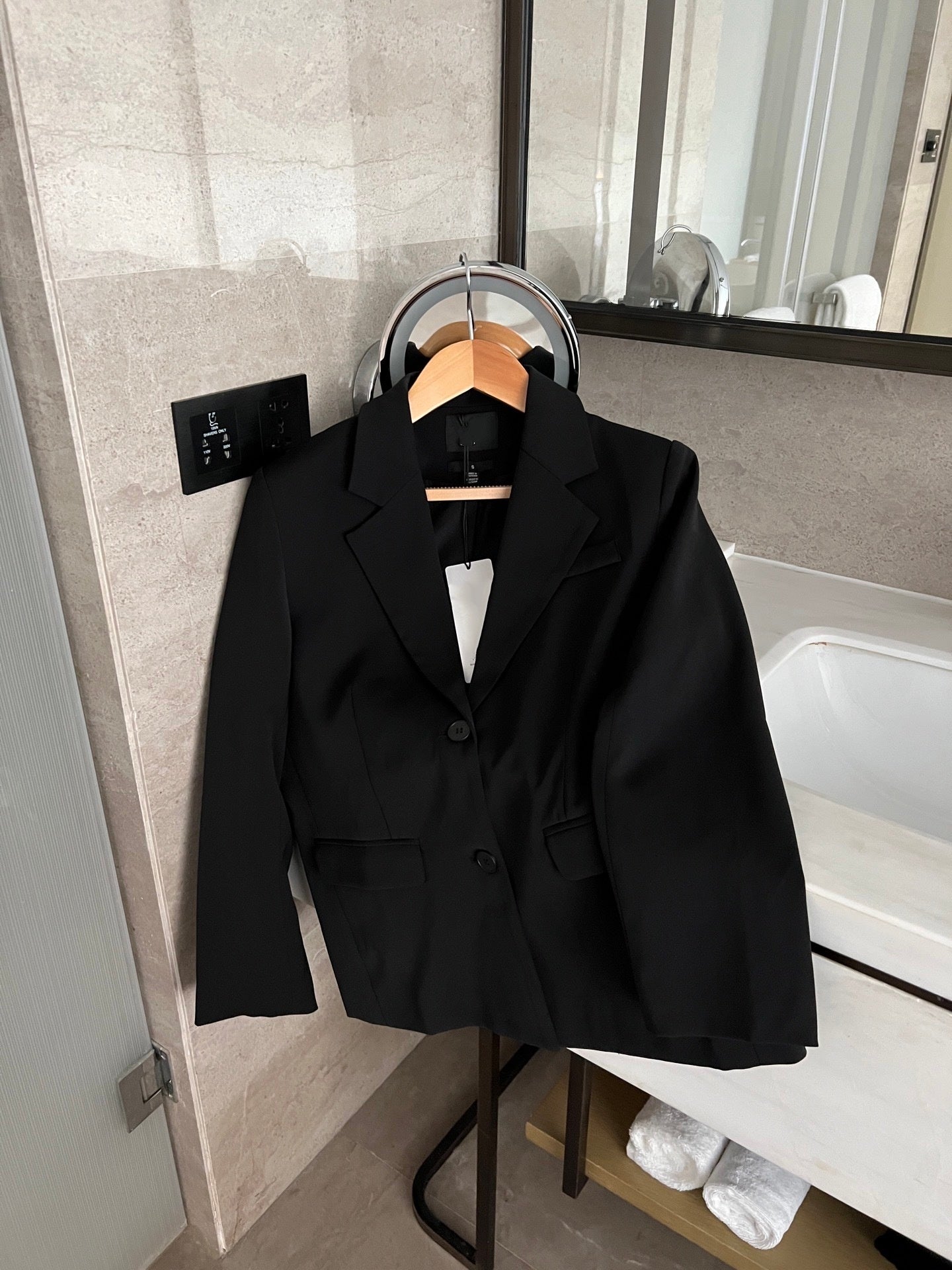 1302# A Women Medium And LAong Suit Jacket