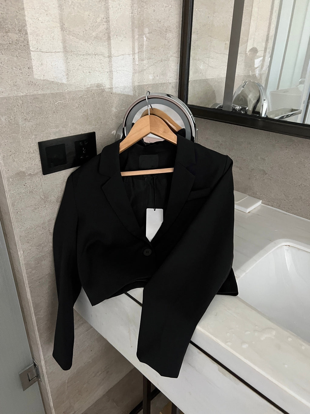 1300# A  Women Short Suit Top