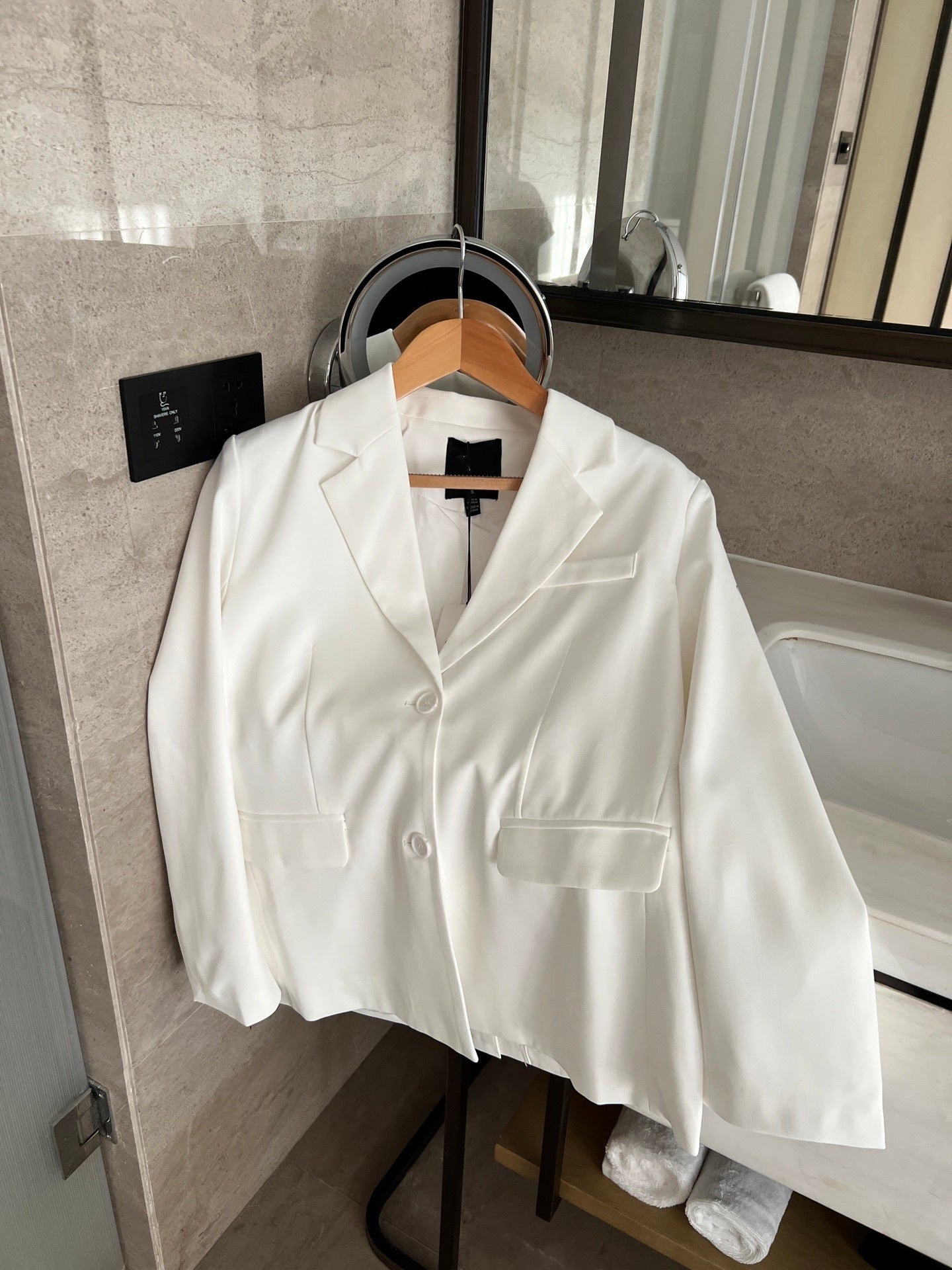 1302# A Women Medium And LAong Suit Jacket