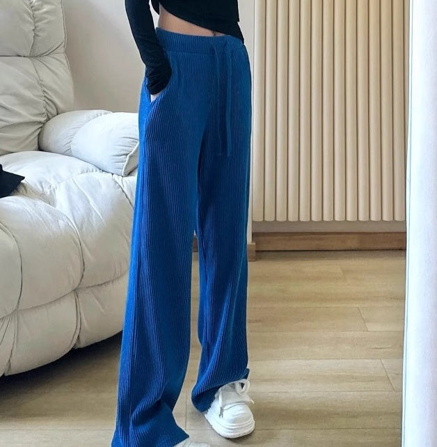 2762# A Women Pleated Pants