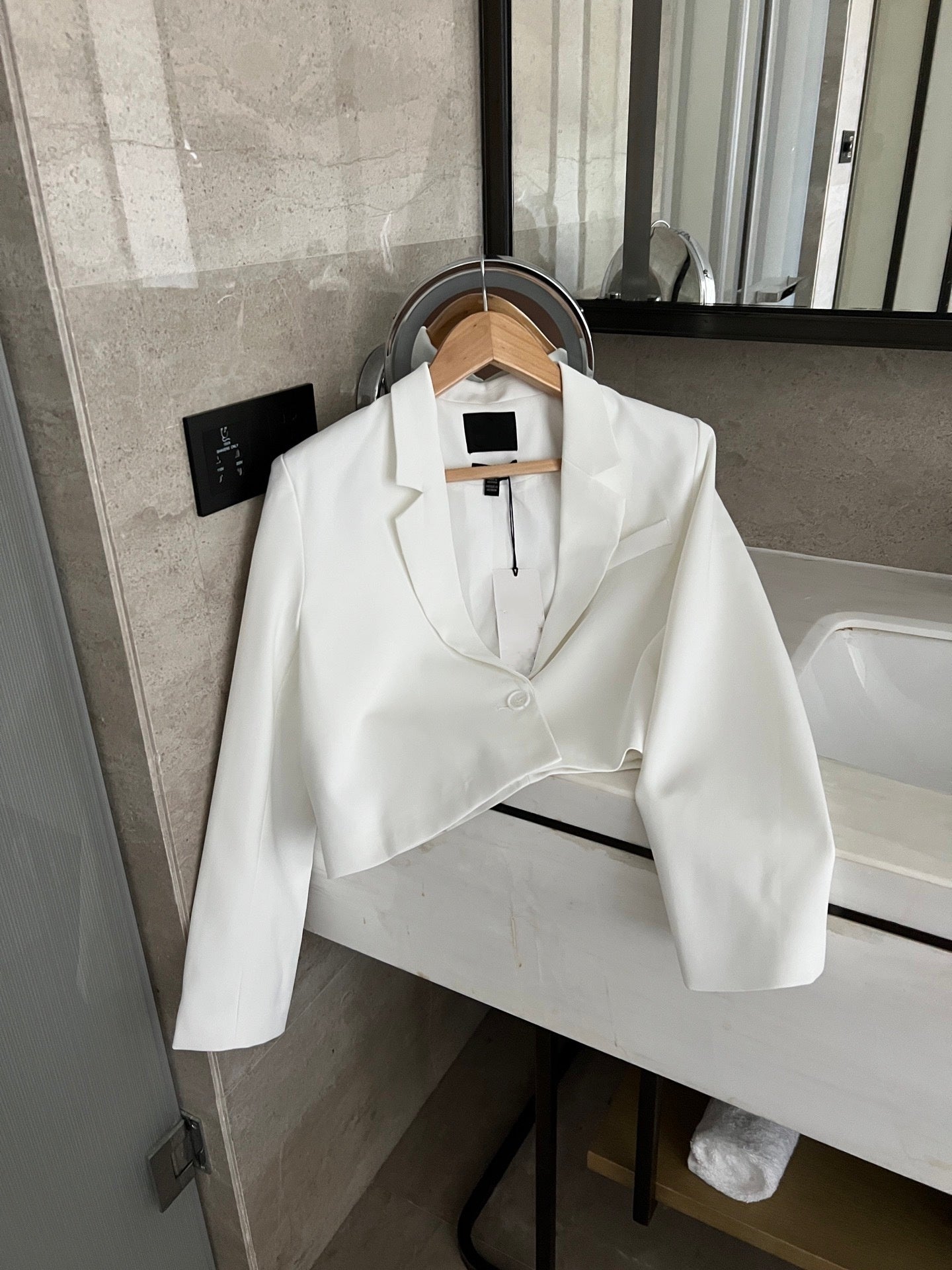 1300# A  Women Short Suit Top