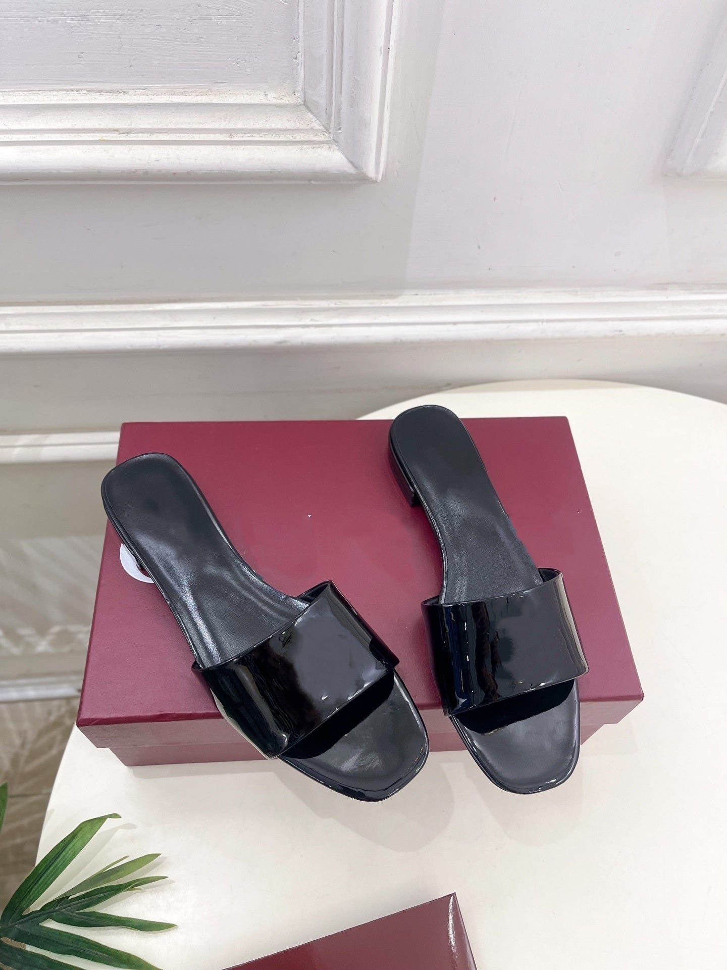 E6465#  Leather Slipper