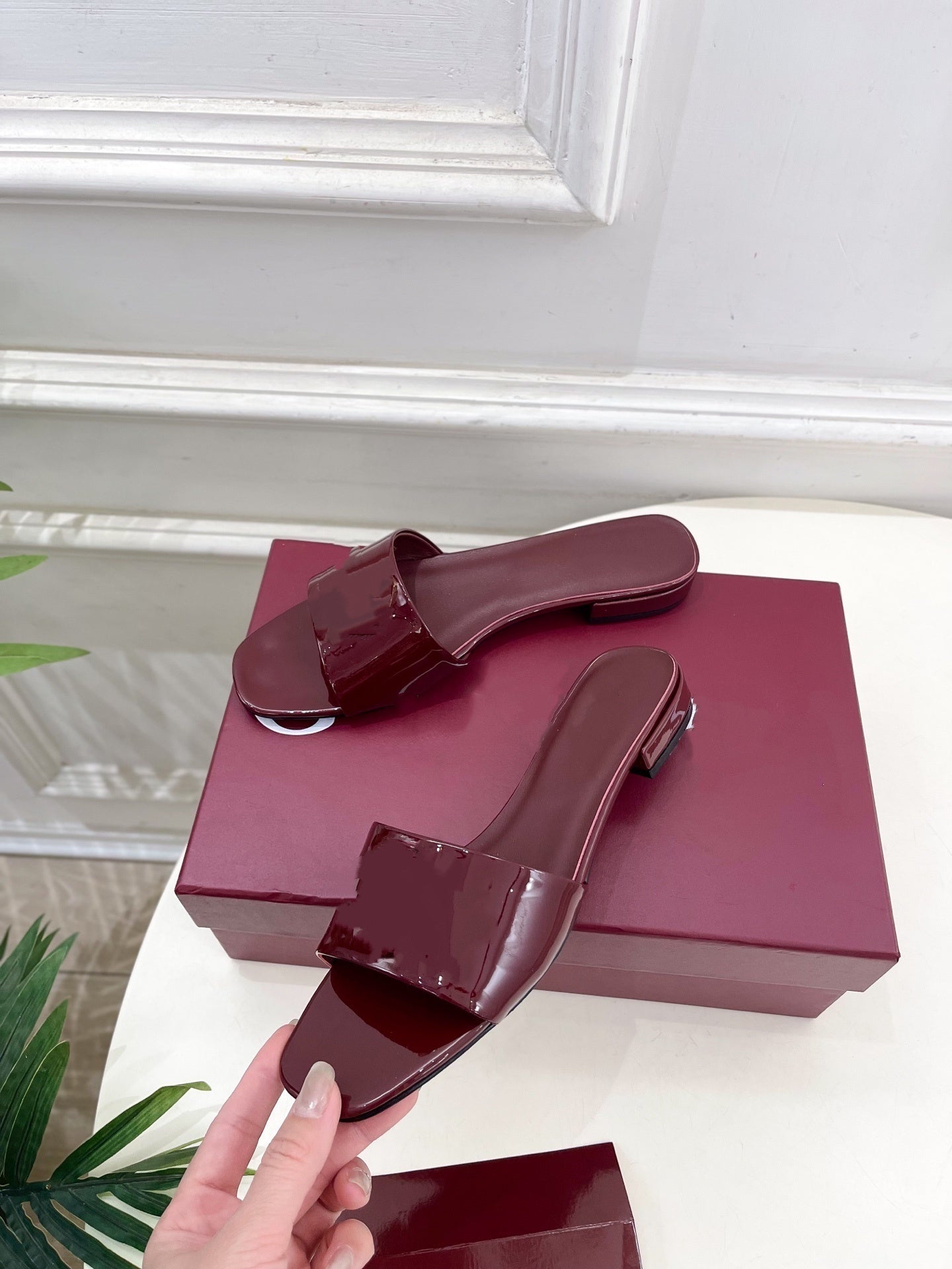 E6465#  Leather Slipper