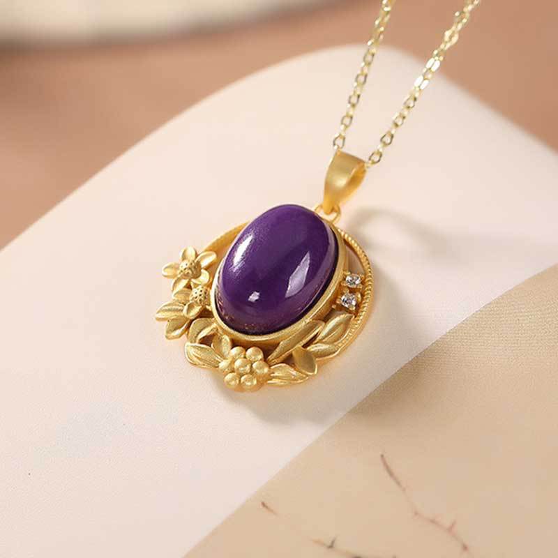 E3045#Pretty Necklaces Go with Everything