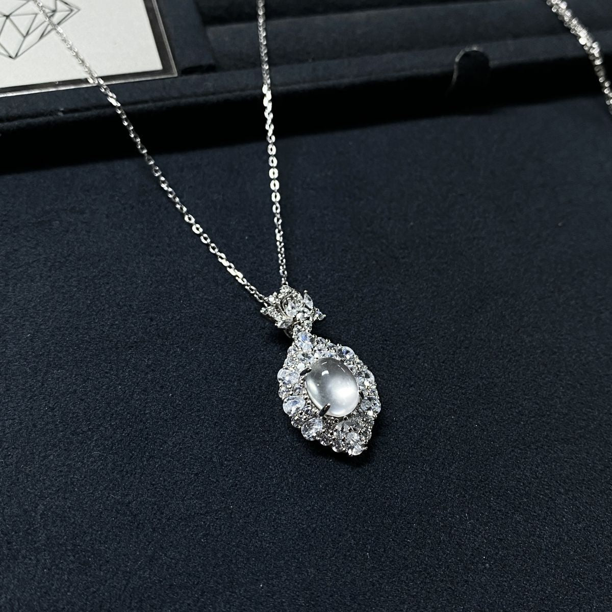 E3045#Pretty Necklaces Go with Everything