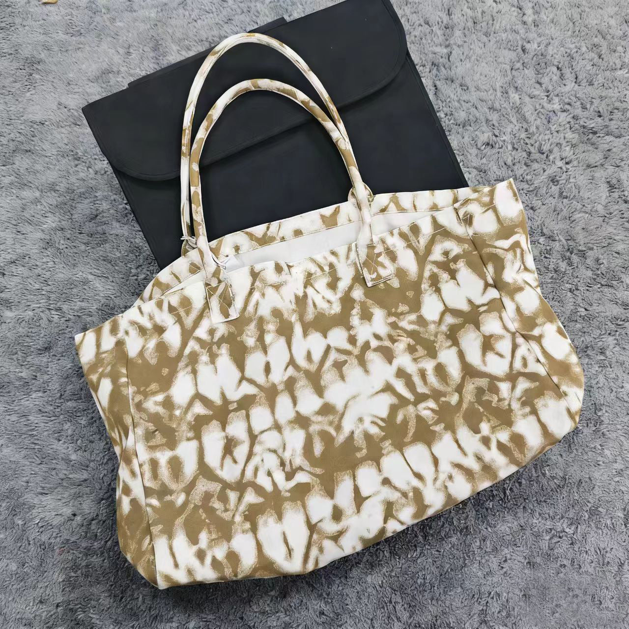 2214# A Large Capactiy Tote Bag