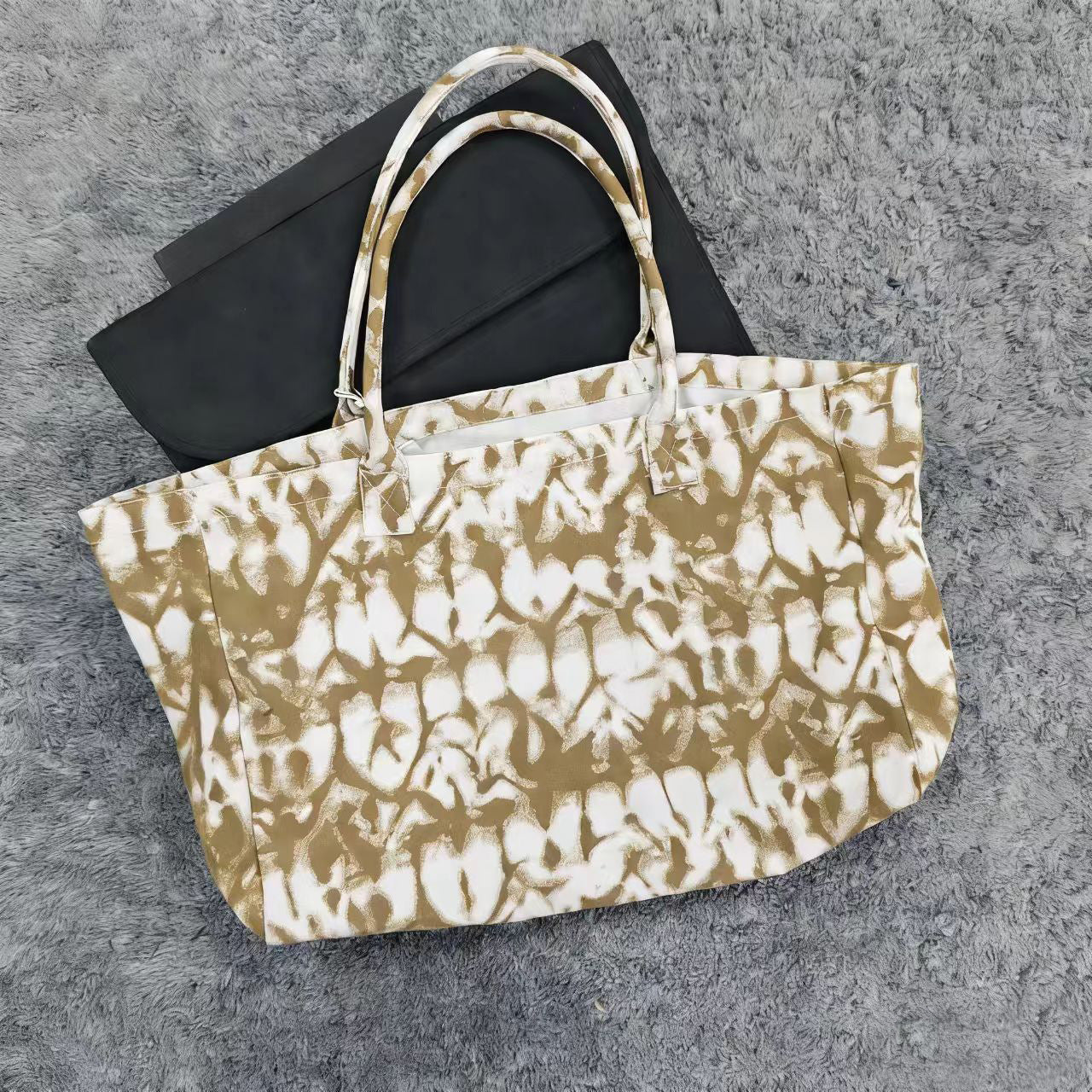 2214# A Large Capactiy Tote Bag