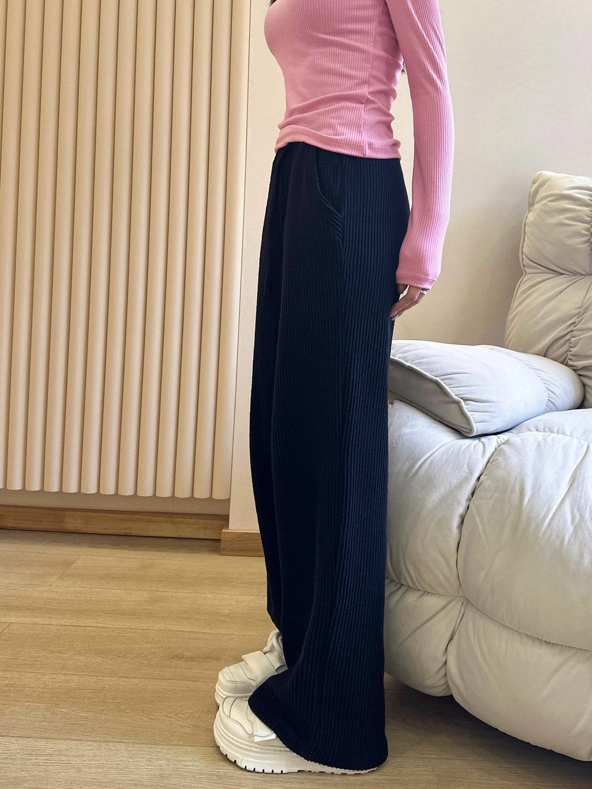 2762# A Women Pleated Pants