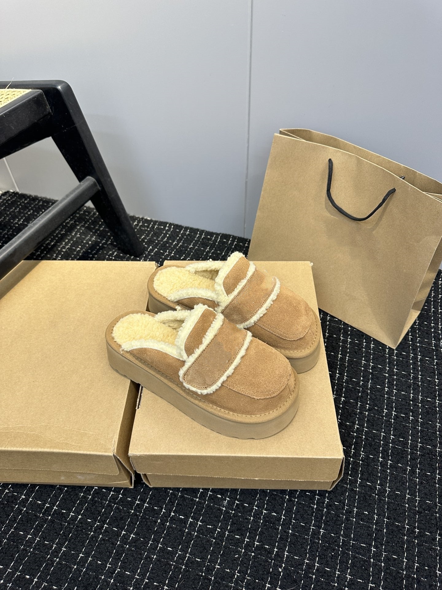 E4100#YX  Real leather slippers