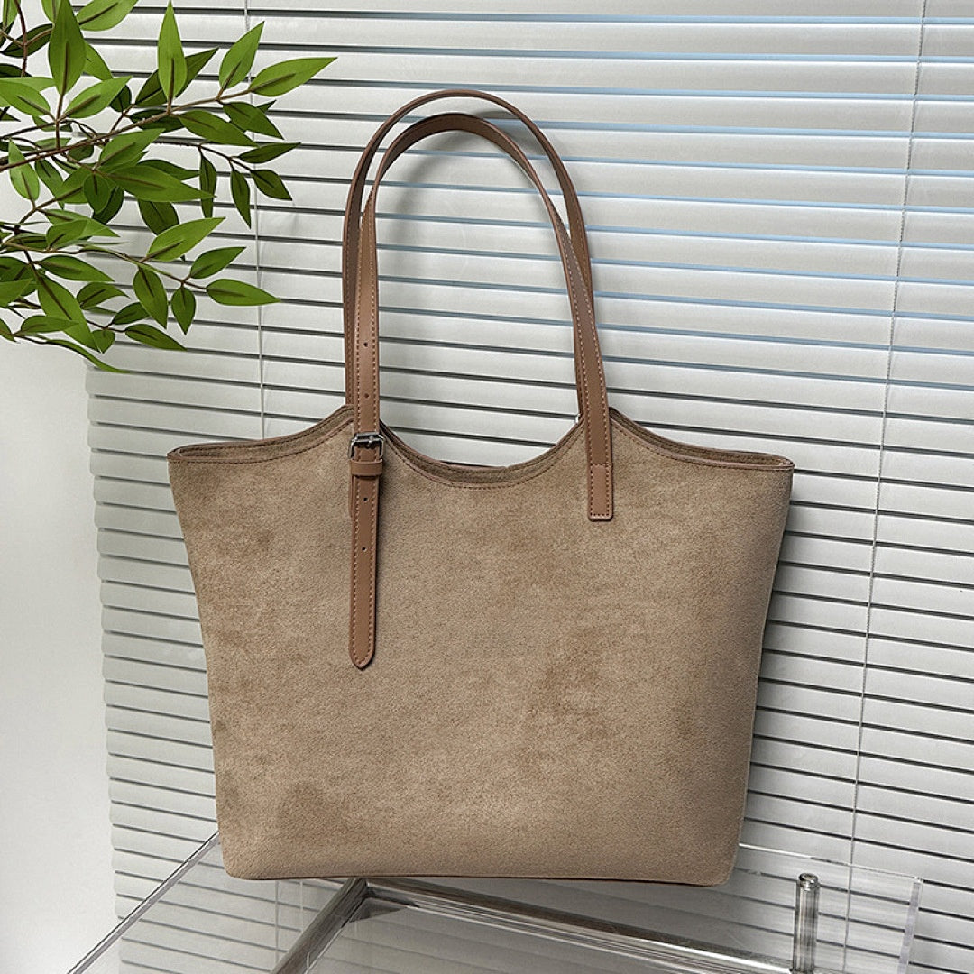 1907# A Shoulder Bag