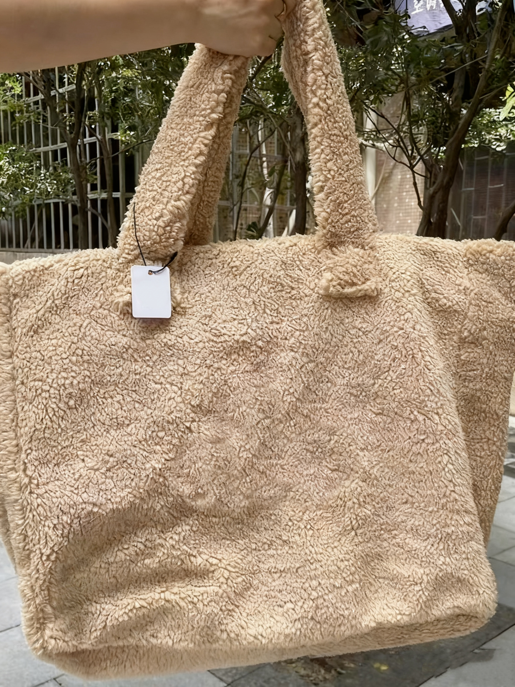 624# A Women Plush Bag