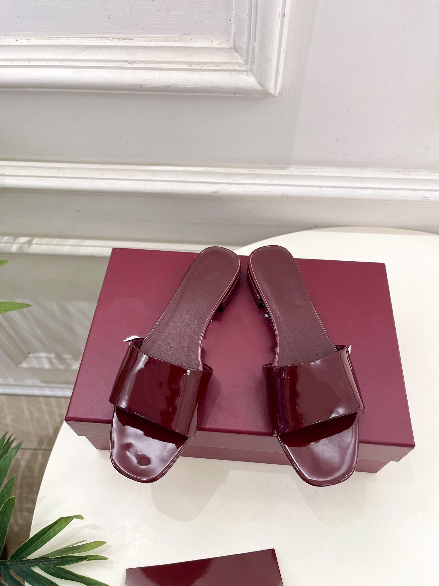 E6465#  Leather Slipper